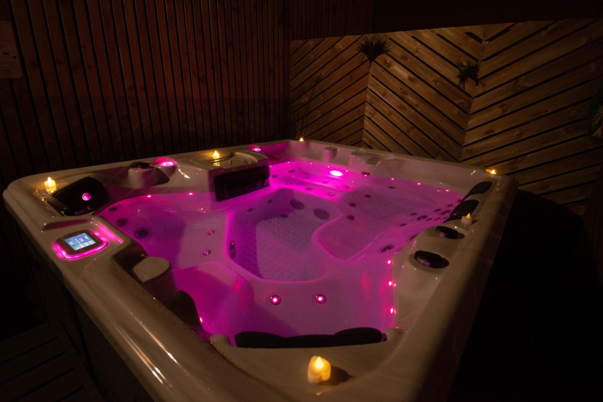 Studio Les 2 Fees - Jacuzzi - Deco Feerique Montfort-sur-Meu Buitenkant foto