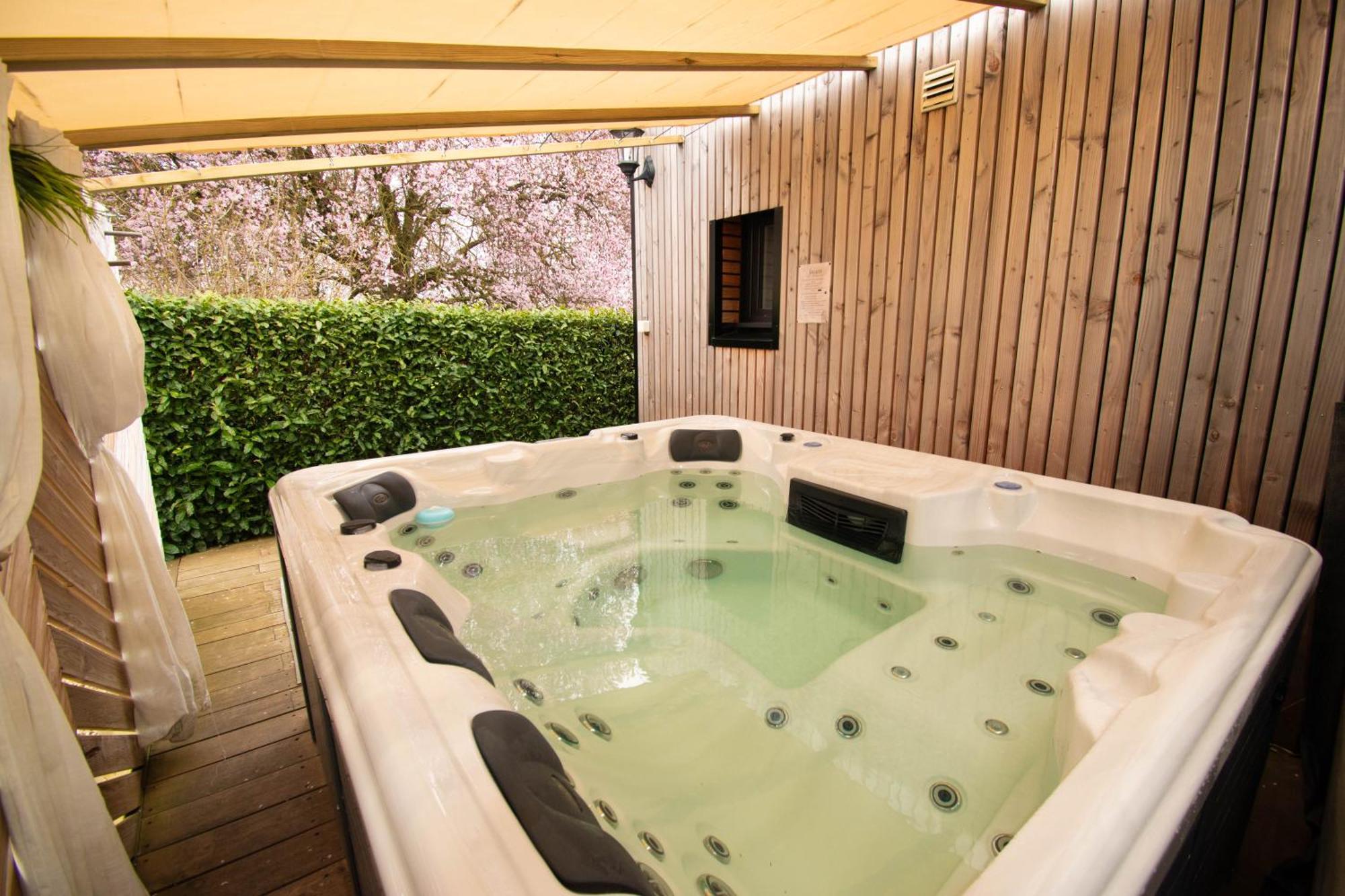 Studio Les 2 Fees - Jacuzzi - Deco Feerique Montfort-sur-Meu Buitenkant foto